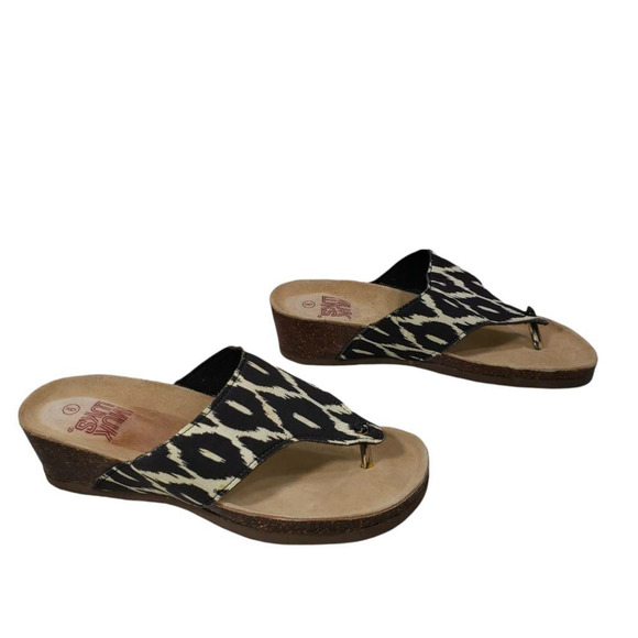 Muk Luks Womens sz 9 Flip Flop Sandals Cara Black Ikat White Jungle Slip Ons New - Picture 3 of 9